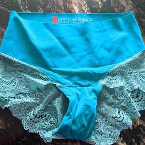Spanx BNWOT Undetectable lace high hipster…